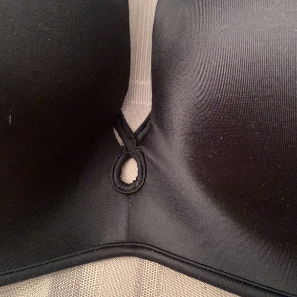 Victoria’s Secret bombshell padded bra - Picture 3 of 3